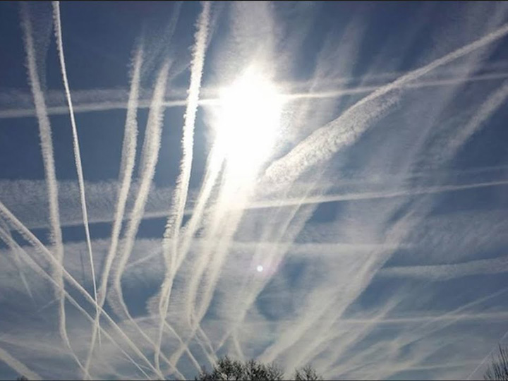 multiple chemtrail clouds
