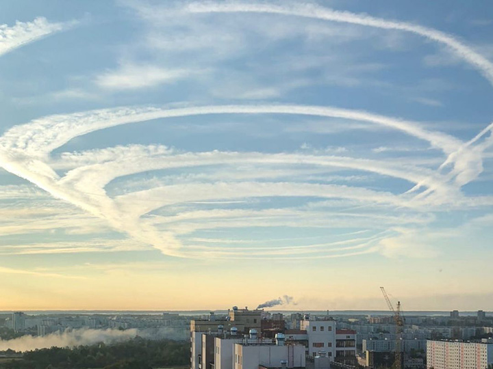 multiple chemtrail clouds
